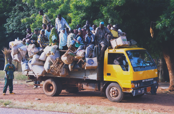 Workers in Niger taking part in the "Exode". Image: Stefano Manca 